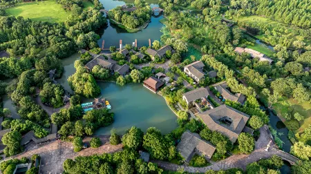 Yunhe Yebao Hotel (Shaoxing Olympic Sports Center Branch) Отели рядом с достопримечательностью «Zhejiang Institute of Technology (Jinghu Campus)»