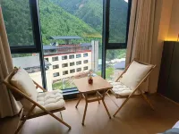 Tuyou Mountain Lodge (Siguniang Mountain) Hotels in Xiaojin