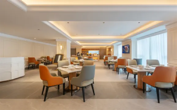 Vienna Hotel (Yiwu Chengxi Zhixin Nightless City) Отели рядом с достопримечательностью «Qiyi Agriculture Ecological Garden»