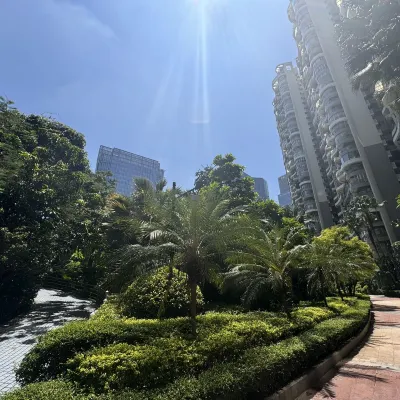 Dream House Boutique Short Term Rental Apartment (Shenzhen Coast City) Các khách sạn gần Nhà hát Poly
