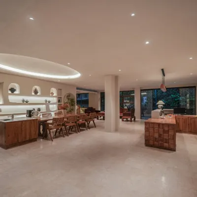 Welcome Hotels near Zhenyuan Ancient Town - Yandi Palace