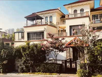 Story of the Rose Homestay (World Peace Park Branch) Hotels in Lvshun Economic Development Zone/Lvshun New Port