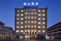 Jinshan International Hotel (Xingyi High-Speed Railway South Station Wanfenglin Airport) - vue sur la montagne