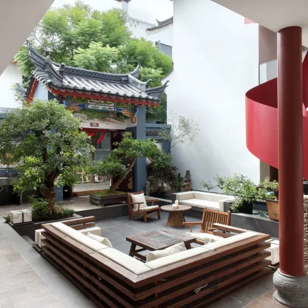 Phoenix Courtyard · Designer Mountain-View Boutique Retreat (Fengjia Ancient Town)
