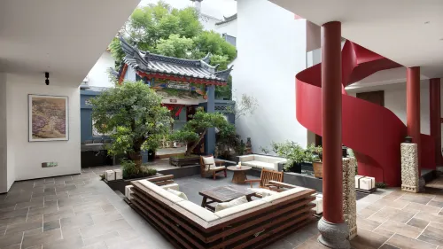 Phoenix Courtyard · Designer Mountain-View Boutique Retreat (Fengjia Ancient Town) - parking