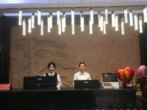 Malipo Xin Yu Business Hotel
