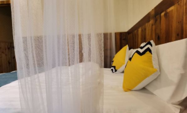 Qingdeng Mountain House (Lin'an Baima cliff scenic spot store)