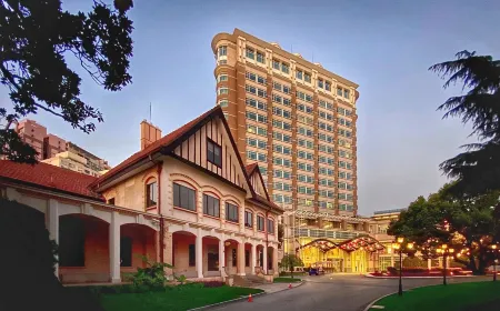 Radisson Collection Hotel,Xing Guo Shanghai Отели рядом с достопримечательностью «Former Residence of Chen Lifu»