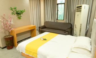Boyue Light Luxury Hotel