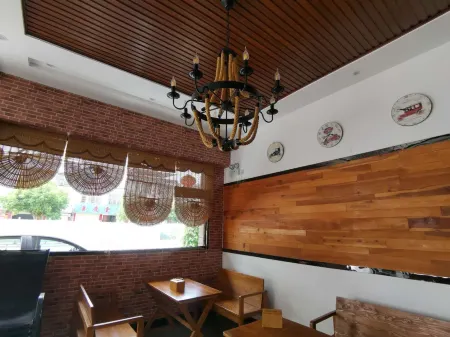 Jiangshu's Hostel Отели рядом с достопримечательностью «Jiulong Lake (Jiulong Cave Cluster)»