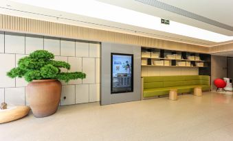 JI Hotel (Nanchang Bayi Square West Qingshanhu Metro Station))