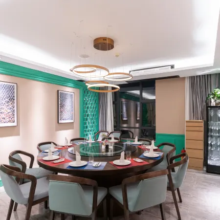 Rezen Longuu Hotel