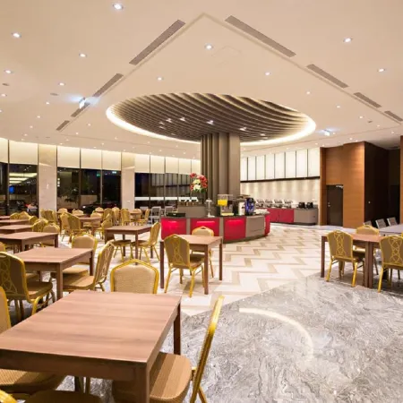 Kai Shen Starlight Hotel Отели рядом с достопримечательностью «Центр Баодин Ивэнь»