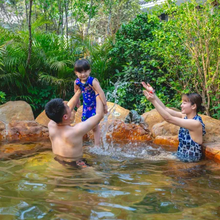 Julong Town Longgu Mountain House
