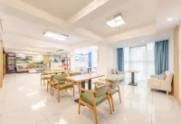 METEORLAND Hotel (Zhangjiajie Tourist Commercial Pedestrian Street Tianmen Outlet Plaza) - Condos