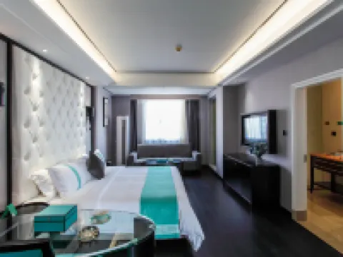 Xana Hotelle (Shishi Municipal Government Dehui Plaza) Hotels near JinXing MeiShiJie