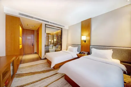 Daqing Jixiang Kaiyue Business Hotel (Daqing East Station People's Hospital) Отели рядом с достопримечательностью «Daqing Times Square»