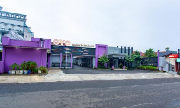 Super OYO 3042 Griya Karangsalam Indah - Housity