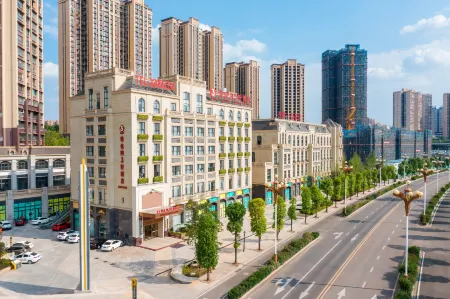 Vienna 3 Best Hotel (Ziyang High-Speed North Station Baotai Subway Station) Отели в г. Цзыян