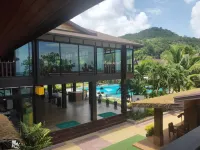 Phi Phi Villa Resort Hotels near Pak Nam Bay