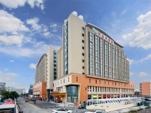 Vienna Hotel (Fuyang University Town West High-speed Railway Station)