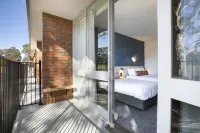 Nightcap at Sandown Park Hotel Hotels in Springvale South