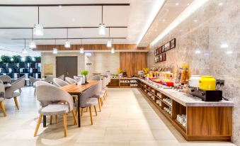 Homeinn Plus Hotel (Changchun Exhibition Center Century Square)
