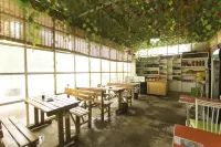 Crescent Moon Spring Zichenju Homestay (Mingsha Mountain and Crescent Moon Spring Scenic Area)