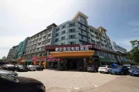 Eiffel Movie Hotel (Haikou East High Speed Railway Station)