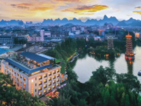 Venus Royal Hotel (Guilin Elephant Trunk Hill Sun and Moon Twin Towers) Hotel berhampiran Two Rivers and Four Lakes
