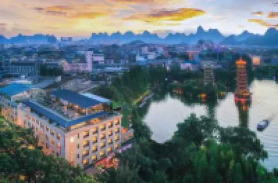 โรงแรมวีนัส รอยัล (เจดีย์คู่พระอาทิตย์และพระจันทร์ เขาช้าง เซียงซาน กุ้ยหลิน)