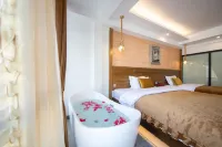 Fenghuang Nianhe Riverside Vacation Apartment - ที่มีสปา