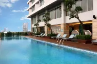 Vasa Hotel Surabaya - 수영장