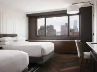 New York Marriott Downtown Các khách sạn gần Trung tâm mua sắm Century 21