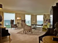 Hotel Cascais Miragem Health & Spa Hotels near Cascais Train Station