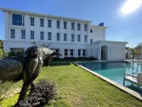 Le Cannes, a Recall Luxe Hotel Các khách sạn gần Cầu Mangrai