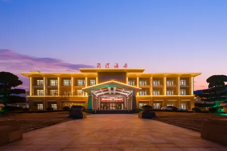 Shanghe Hotspring Hotel Отели рядом с достопримечательностью «Shanghe Flower and Seedling World»