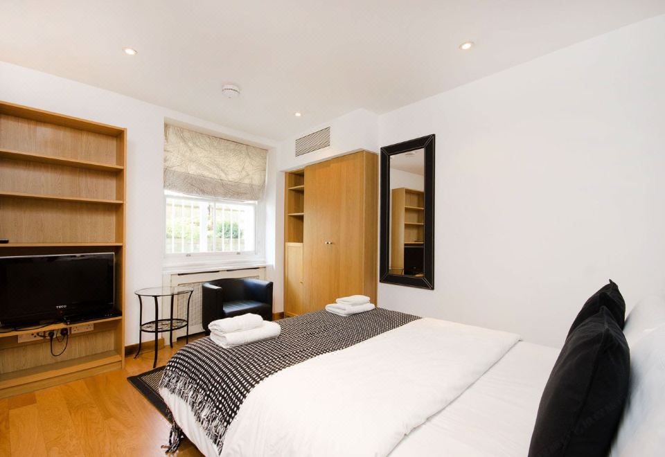 스튜디오스 2 렛 서비스드 아파트먼트 인근의 평화로운 거리 모습