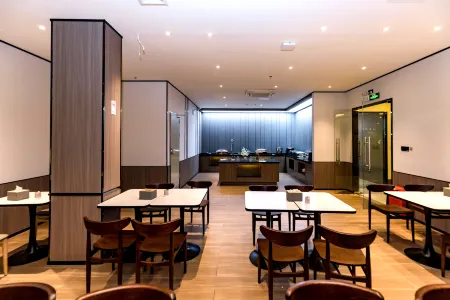 HanTing Hotel (Shanwei Lufeng Qichezongzhan) Отели рядом с достопримечательностью «Shanwei Administration College Lufeng Branch»