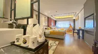 Kunming Pillowstone Woyun Boutique Hotel (Nanping Pedestrian Street Jinma Bijifang Branch) Отели рядом с достопримечательностью «Курица Золотой лошади»