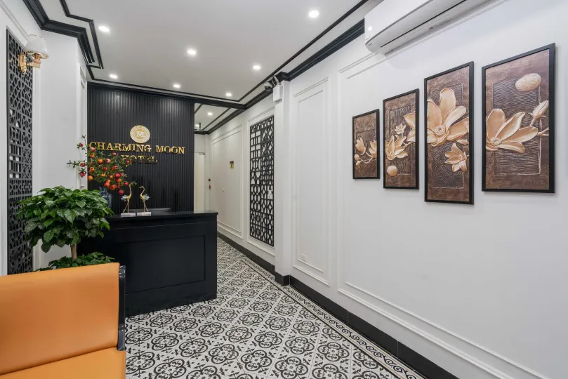 Charming Moon Hotel