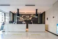 โรงแรมหยุนเหลียนจีแม็กซ์ (จัตุรัสเฉาหยาง สถานีรถไฟหนานหนิง)