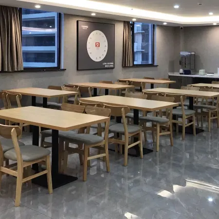 Hongsheng Hotel (Zhoudou Country Garden Central Park Branch)