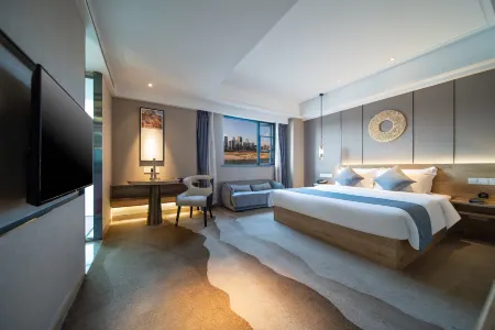 Hongyan Holiday Riverview Hotel (Chongqing Jiefangbei Hongyadong Branch)