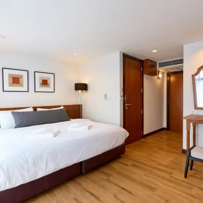 Be Phrasingh Hotel Chiang Mai Отели рядом с достопримечательностью «Школа Самакки Витаятан»