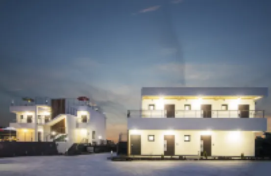 漢東伊澤恩 鄰近月汀裏海邊的酒店