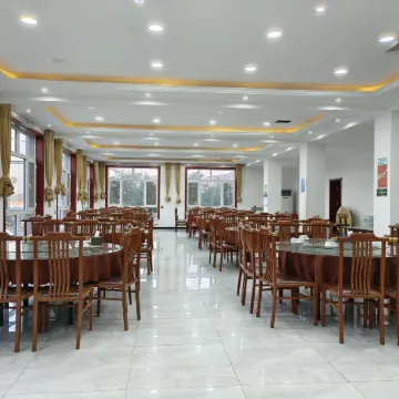 Xibaipo Dongyi Hotel