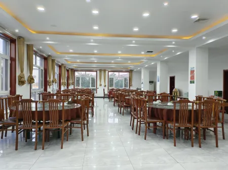 Xibaipo Dongyi Hotel