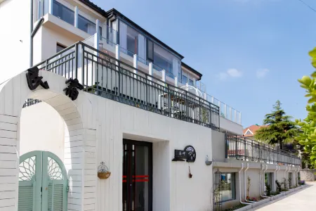 Qingdao Cape Guesthouse Отели рядом с достопримечательностью «Xihai Art Gallery»