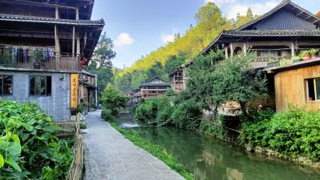 Rijiang Riverside Residence Inn